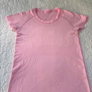 Lululemon Swiftly Tech Short Sleeve 2.0 - Size 6